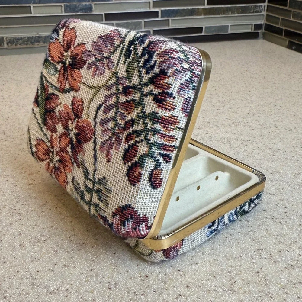 VTG Floral Tapestry Jewelry Travel Case Gold Metal Frame Clam Shell Organizer